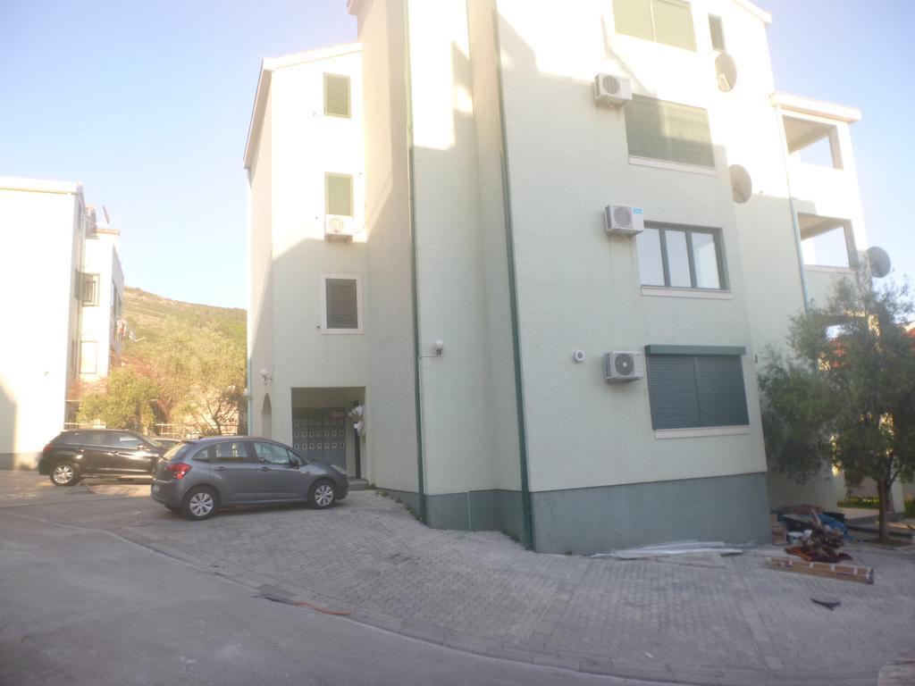 Apartman Ozi Petrovac Exterior foto