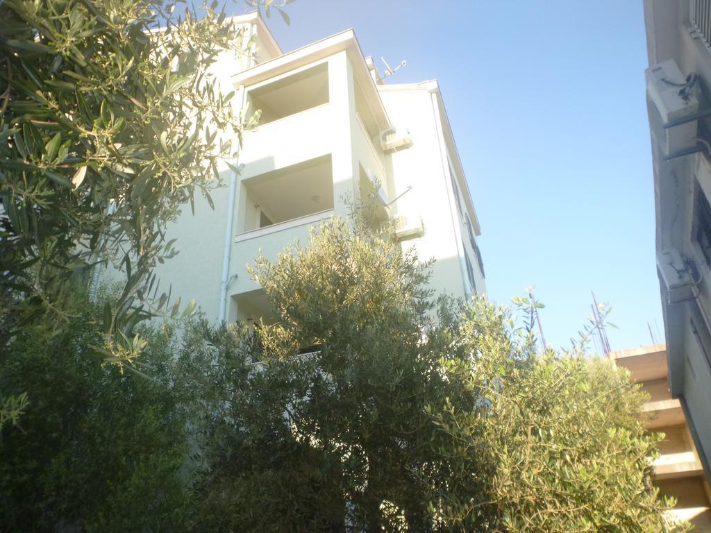Apartman Ozi Petrovac Exterior foto